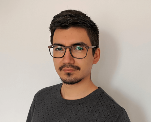 Picture of Dr. Gonzalo Muñoz facing camera in glasses